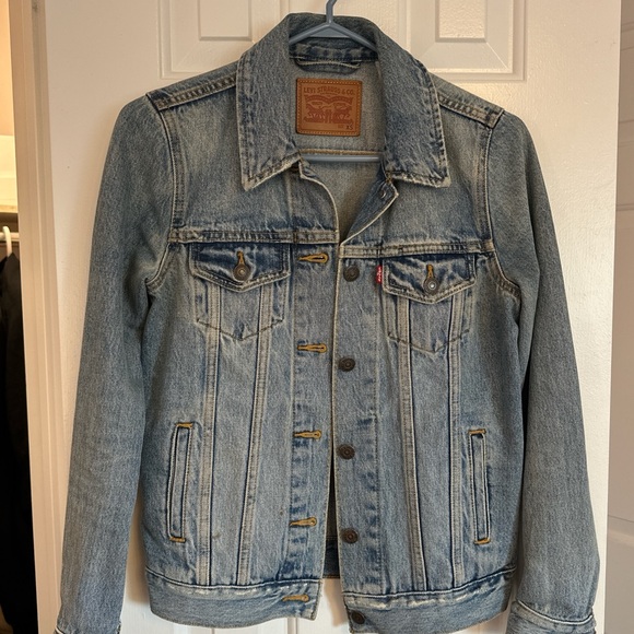 Levi’s Jean Jacket - Picture 1 of 2